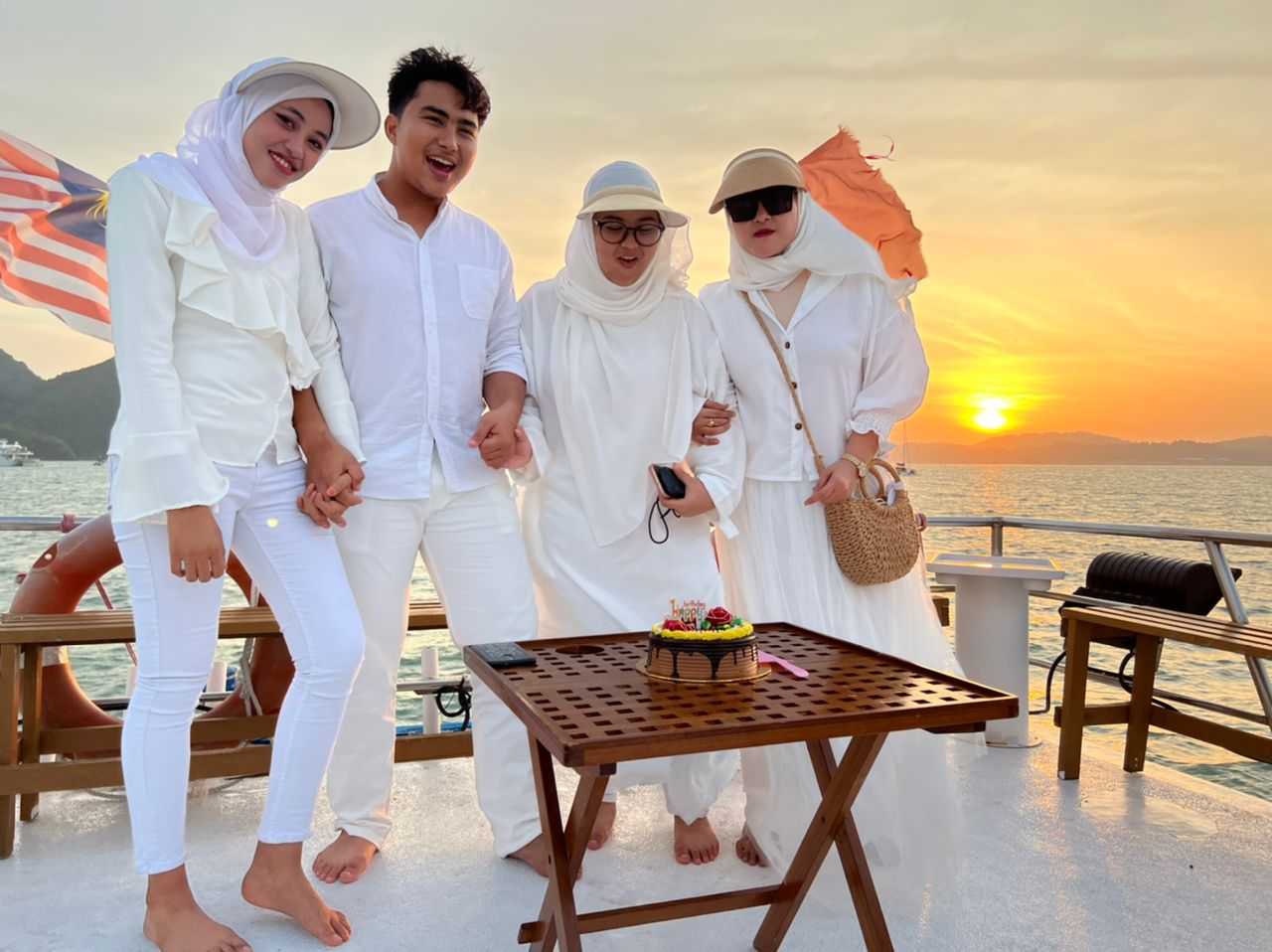 Langkawi Halal Sunset Cruise Tickets - Langkawibook